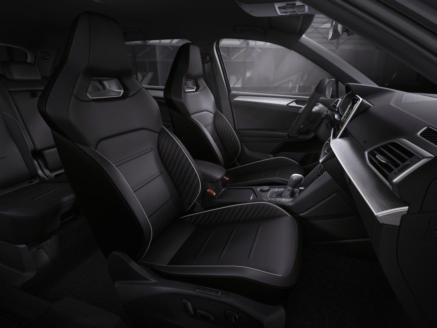 Интерьер Seat Tarraco FR PHEV 2019 года  (WW) (фото 4 из 13)